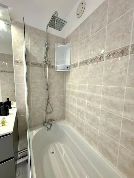 Grand Appartement 3 Chambres Balcon - Partdieu Lyon France